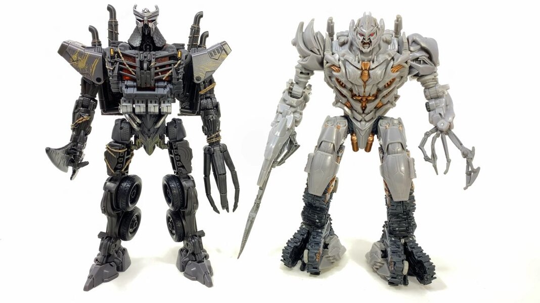 In Hand Image Of  Studio Series Rise Of The Beasts Scourge  (29 of 49)